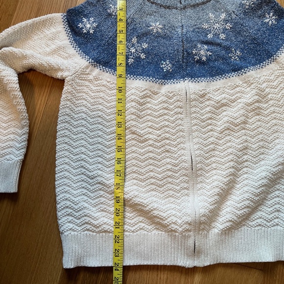 Northern Reflections White & Blue Zippered Snowflake Cardigan - Picture 9 of 9